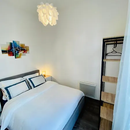 Deux Pieces Proche Palais Et Plages Апартаменты *